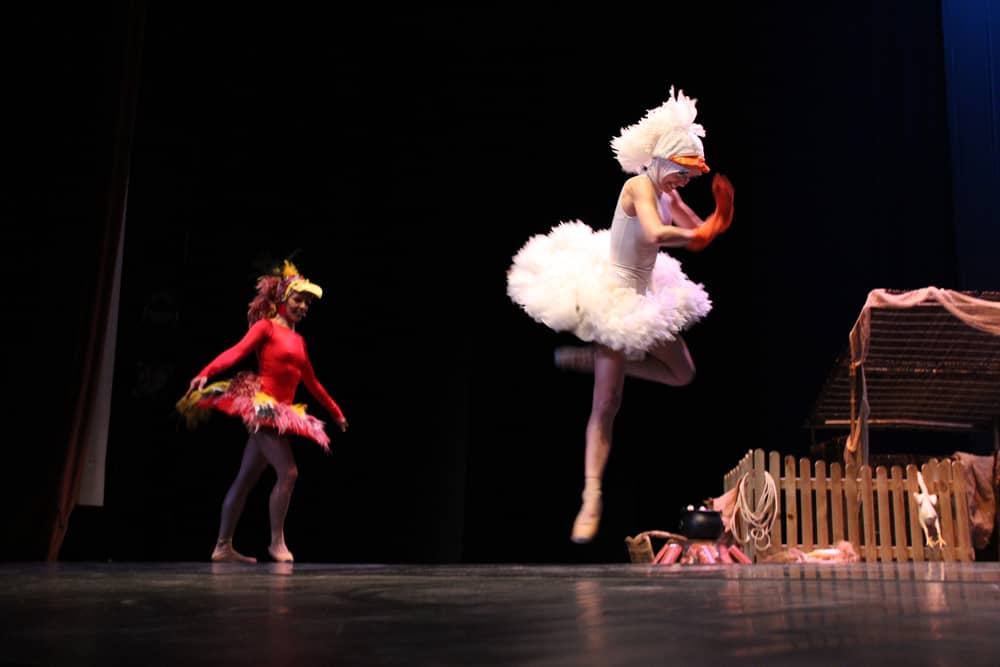 bailarinas en la etapa Espectáculo de teatro, Foto de teatro por MODE MEDIA