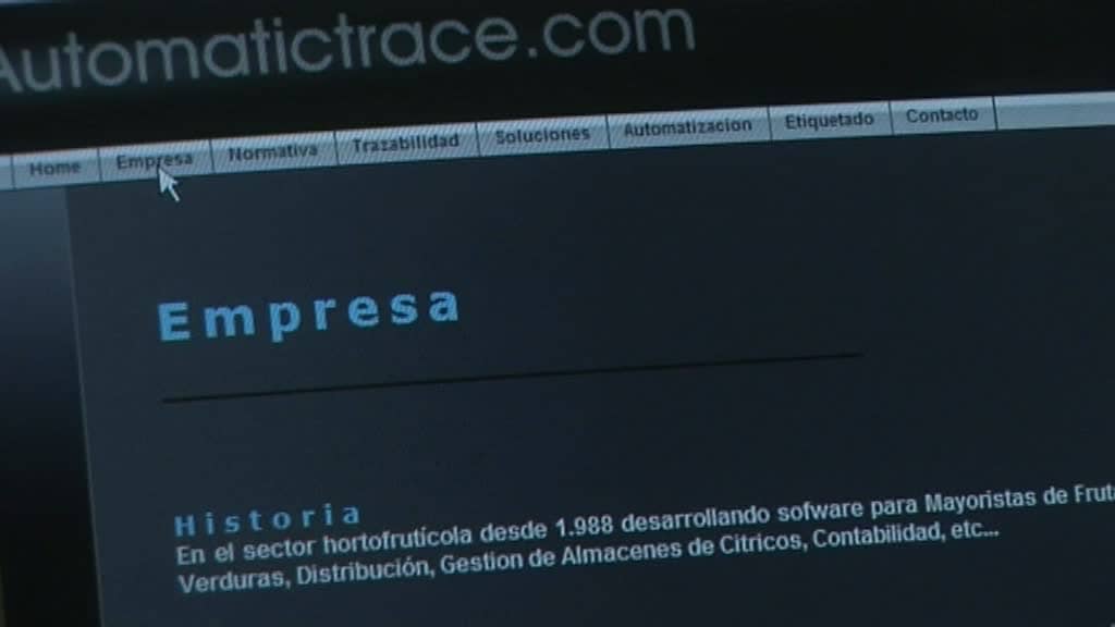 Vista cercana de una página web, captura de pantalla de un video corporativo