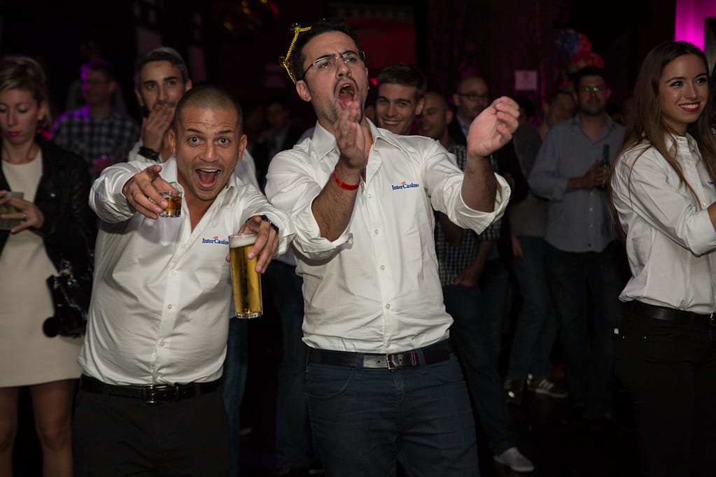 Gente de negocios aplaudiendo a la musica en una fiesta de la conferencia de negocios, Fotografia Eventos Barcelona