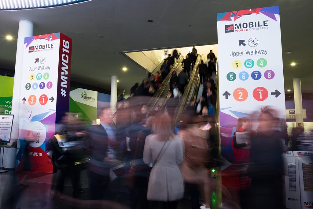 Crowded escalators at the Mobile World Congress